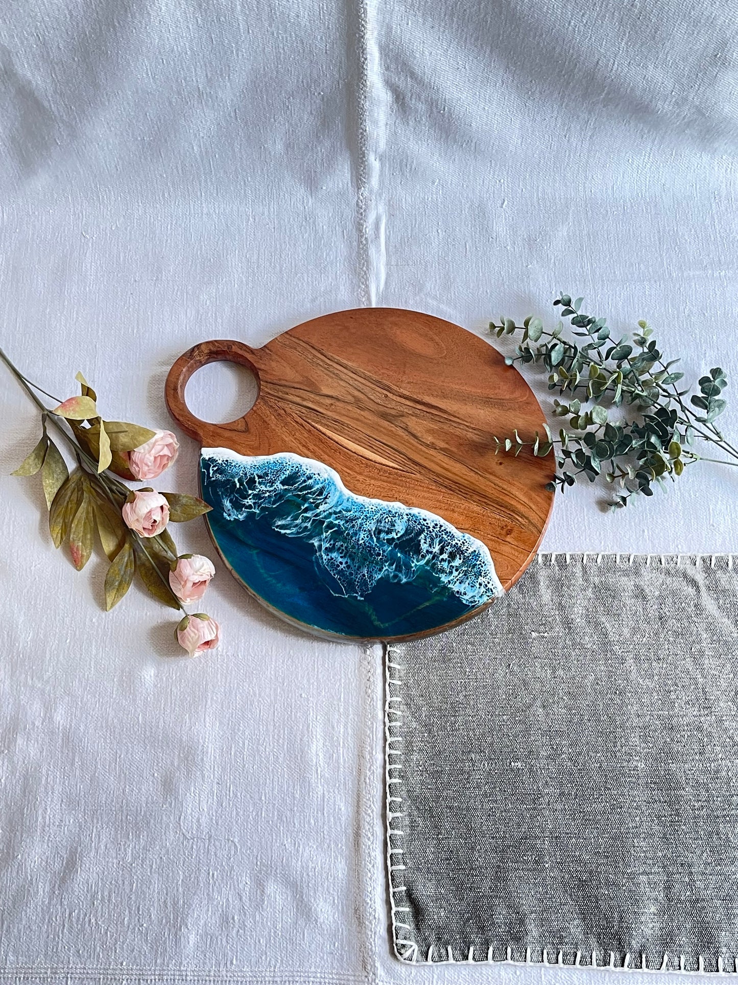 Round Charcuterie board with round handle resin ocean wave