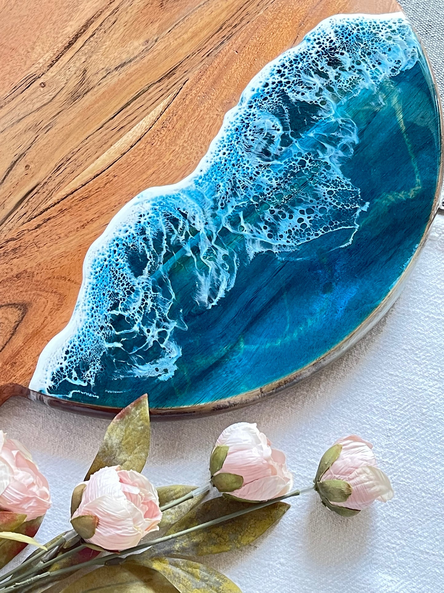 Round Charcuterie board with round handle resin ocean wave