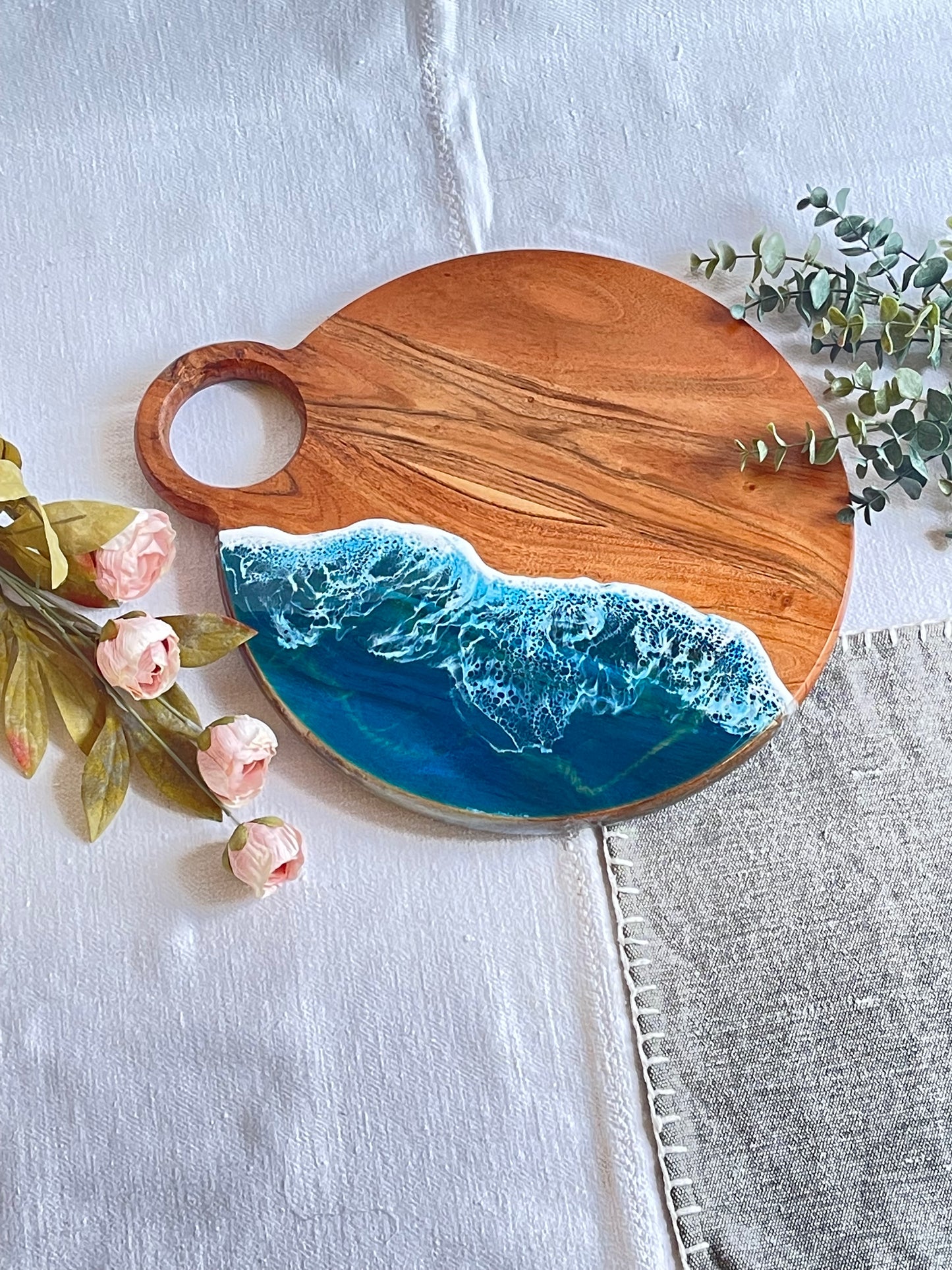 Round Charcuterie board with round handle resin ocean wave