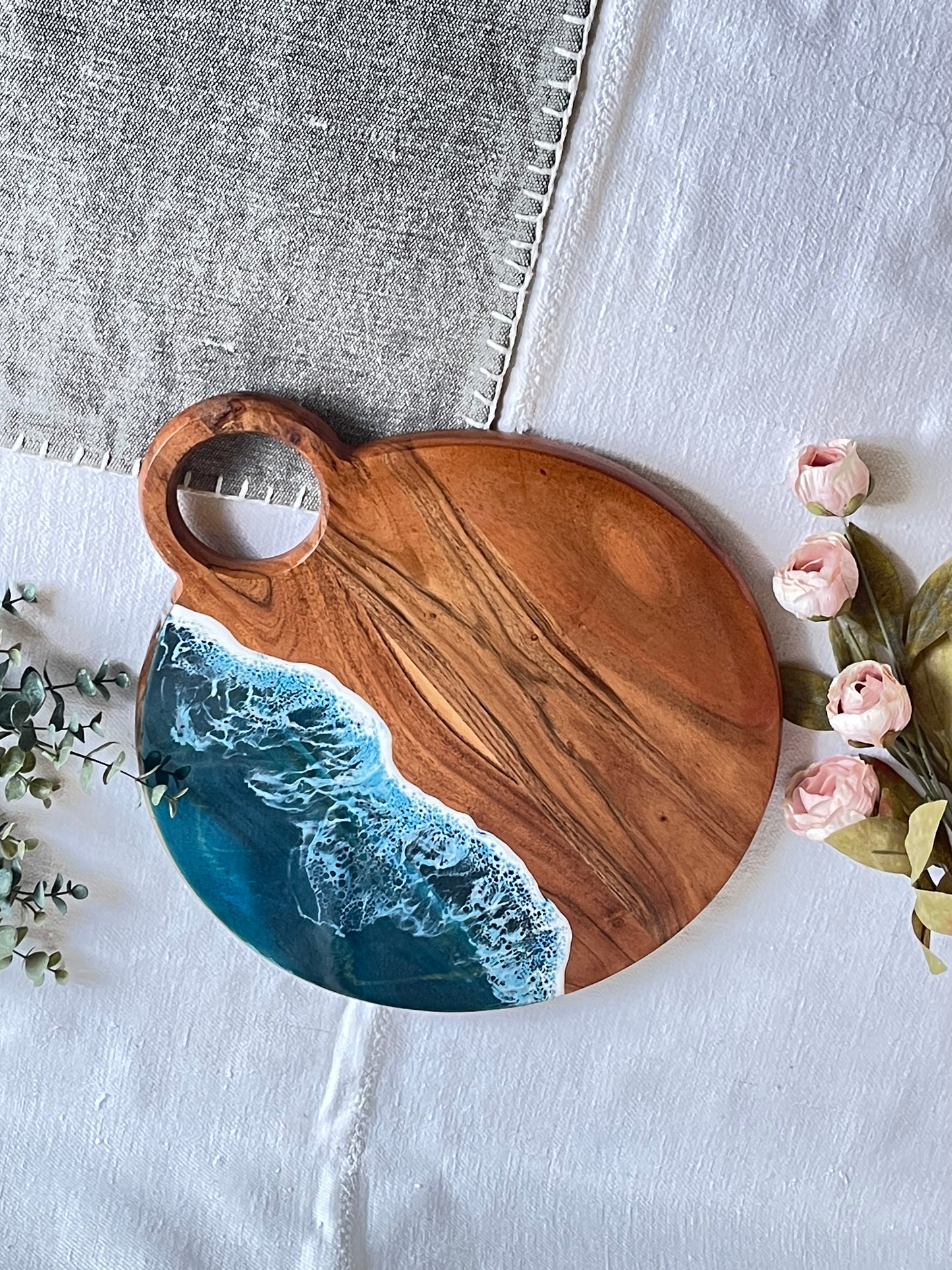 Round Charcuterie board with round handle resin ocean wave